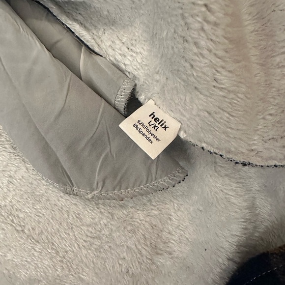 Helix Shacket Navy and Tan Plaid Hooded Jacket - Picture 5 of 5